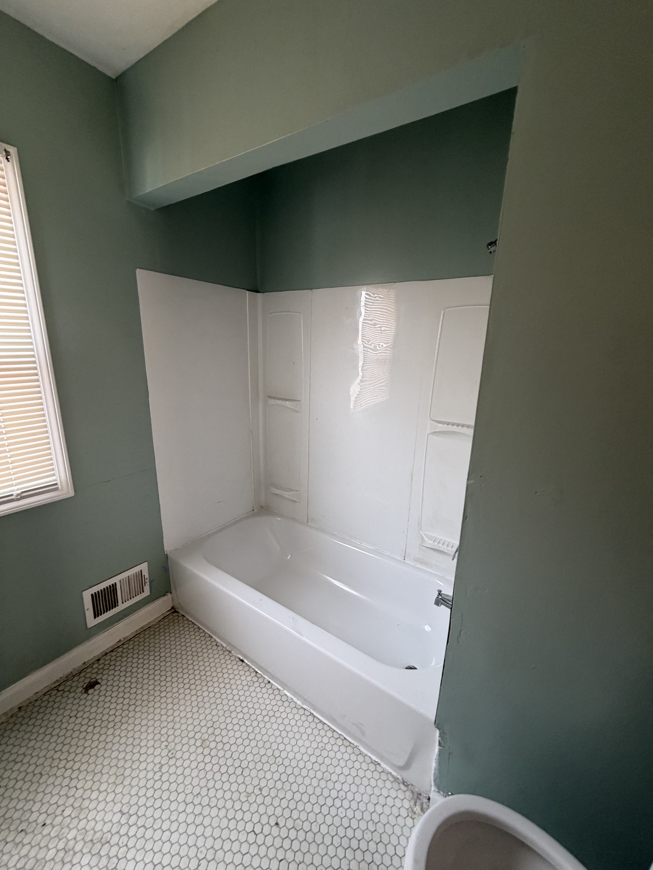 Main Bathroom before renovation